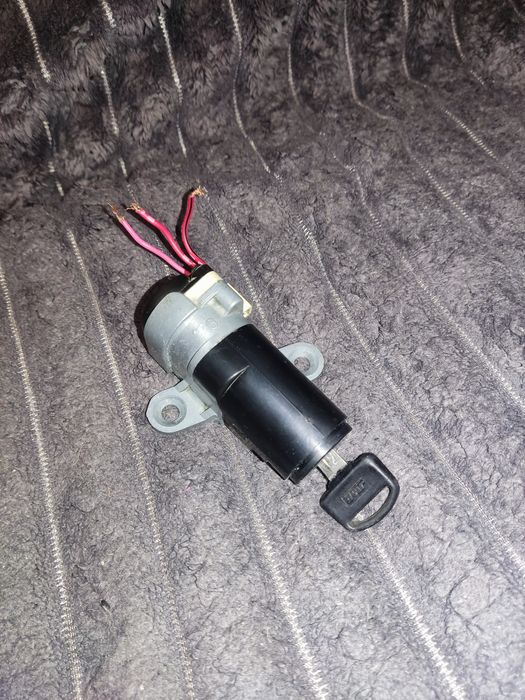 Продам замок запалювання для скутера Honda Dio AF35.