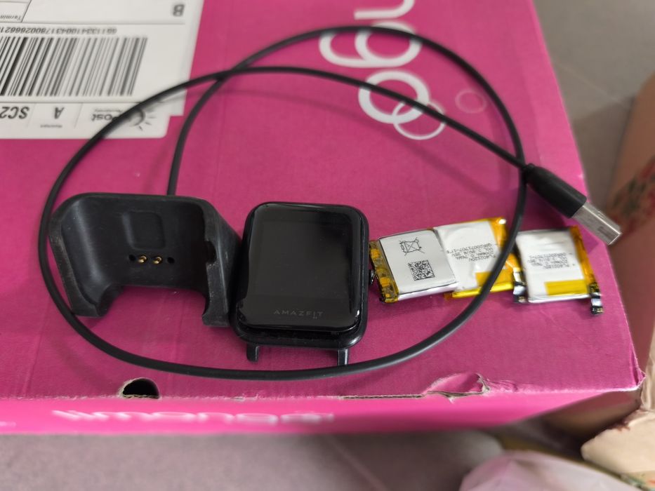 Amazfit BIP uszkodzony, ładowarka, akumulatorki