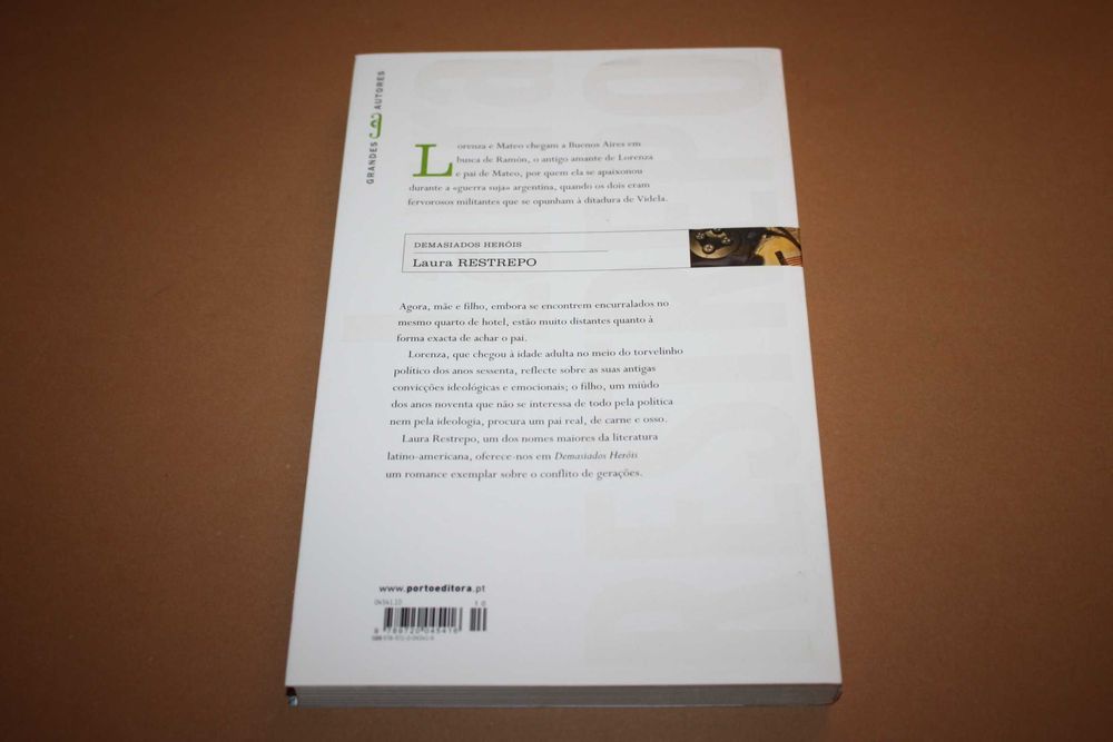 Demasiados Heróis /Laura Restrepo