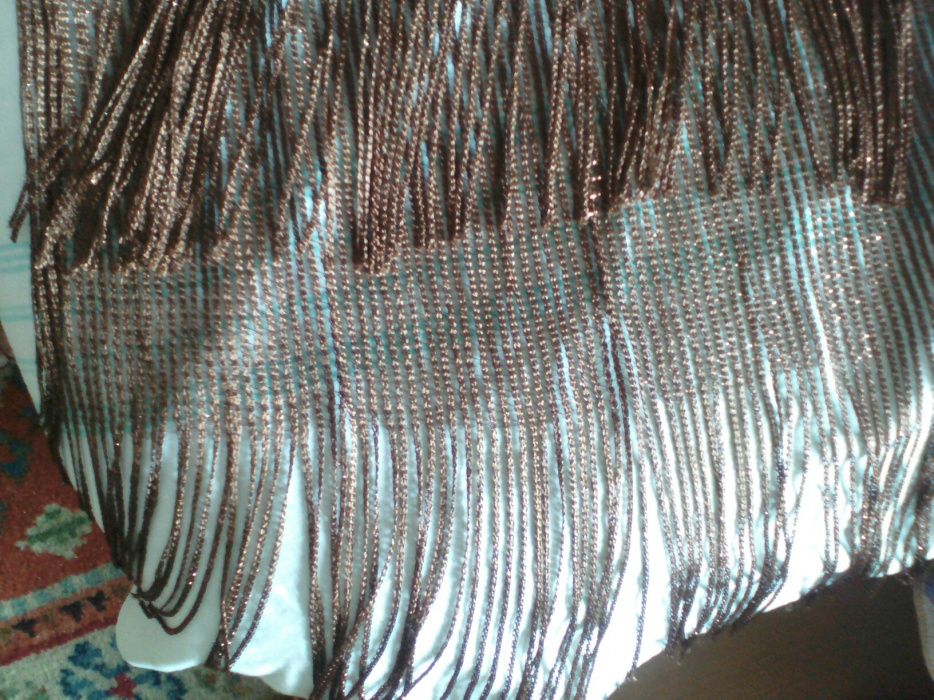 *Błyszczący szal damski