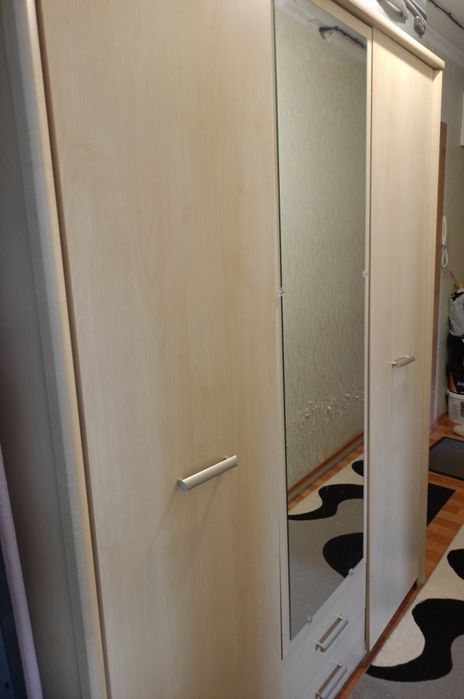 Продається розпашна шафа