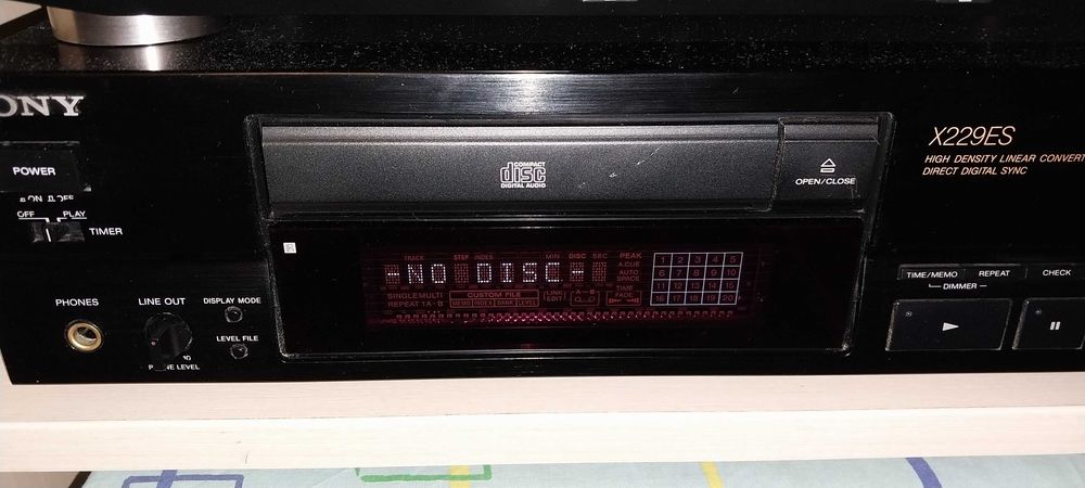 Програвач СD - Серія ES - Sony CDP-X229ES.