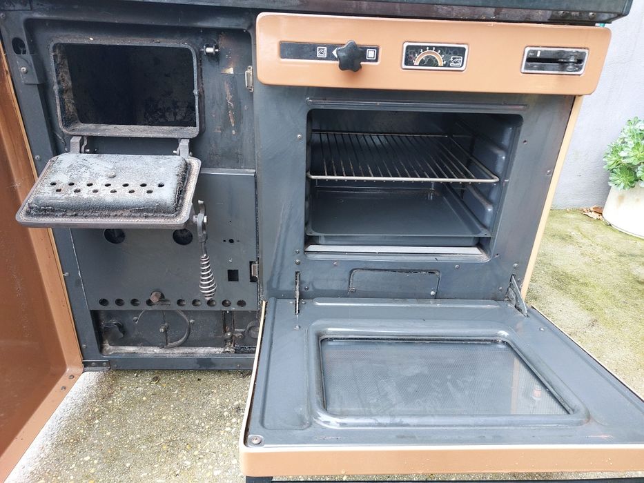 Fogão a Lenha Tradicional com Forno (Esmaltado Castanho)