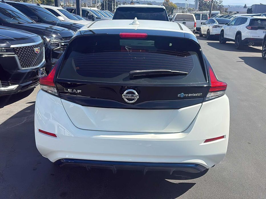 Nissan LEAF SV      2020