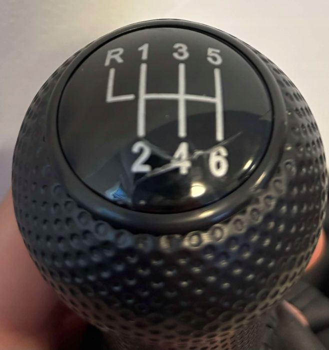 Pokrowiec na Gałkę Zmiany Biegów Samochodu Golf MK4 Czarny USZKODZONY