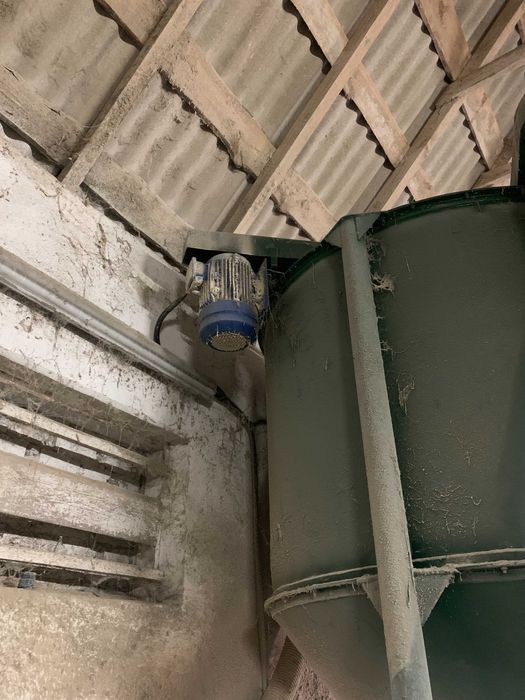 Продам  комбікормовий завод об'єм 2200 кг