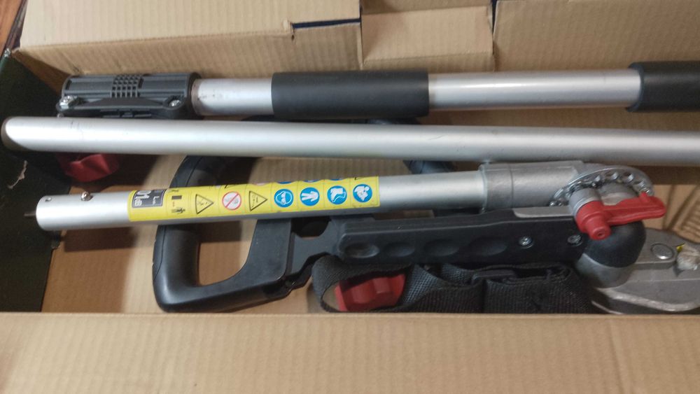 Nożyce do żywopłotu z wysięgnikiem