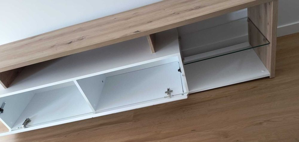 Móvel TV Design Moderno com Prateleira em Vidro – Novo