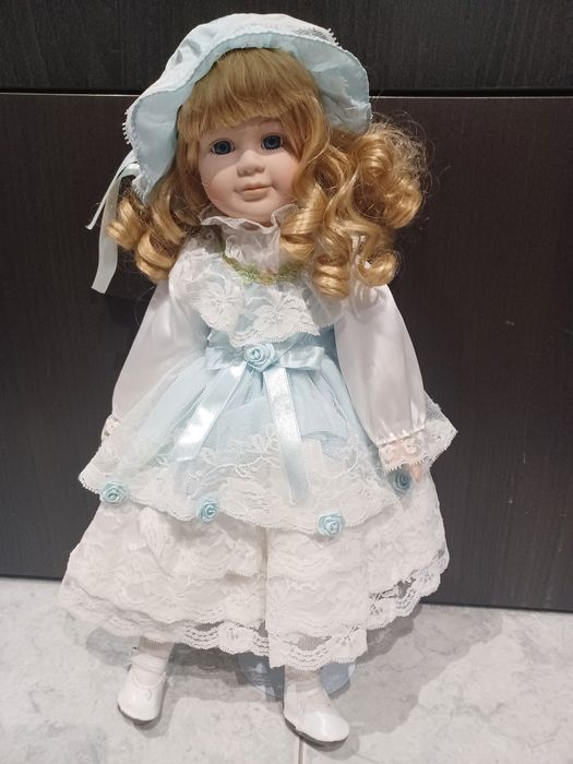 Bonecas de porcelana variadas