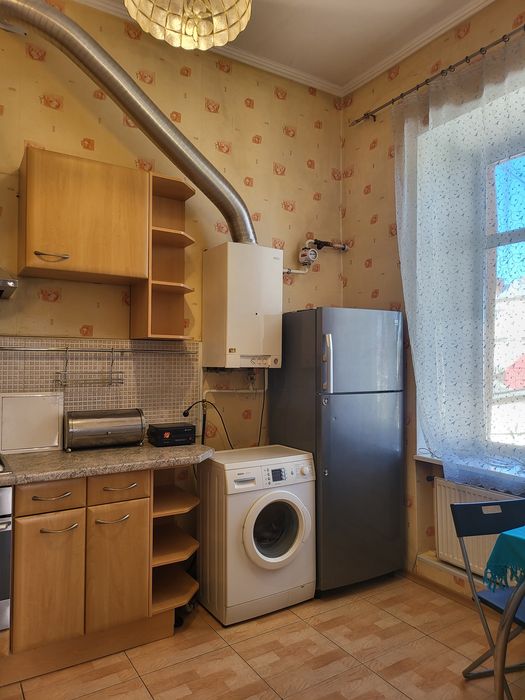 Трикімнатна квартира в самому центрі Вінниці  в будинку з власним двориком