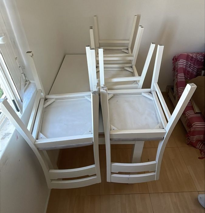 Mesa de madeira para refeições
