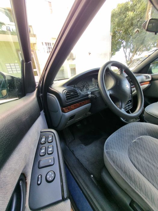 Carro em perfeito estado