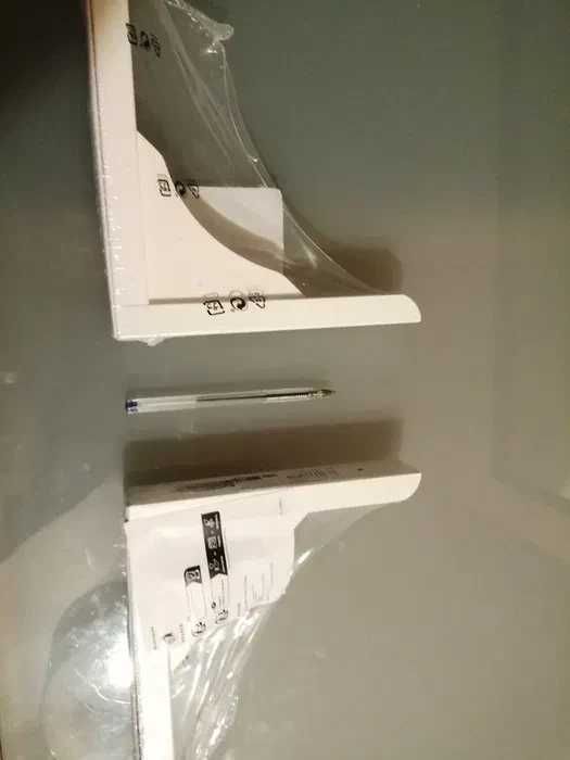 2 poleias / apoios para prateleiras IKEA. Em Madeira. Novos Ainda na Embalagem*