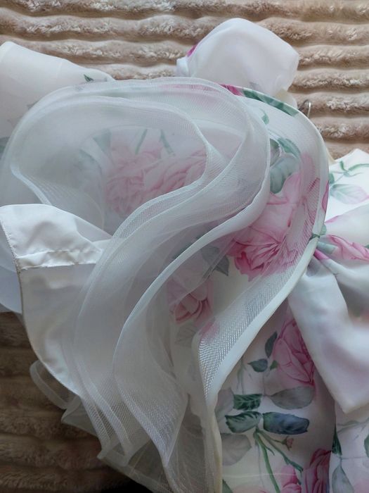 Святкова сукня,пишна на 2-3 роки