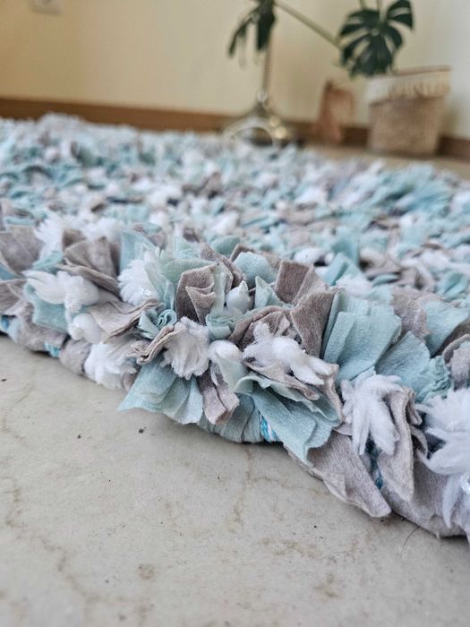 Tapete azul, cinza e branco