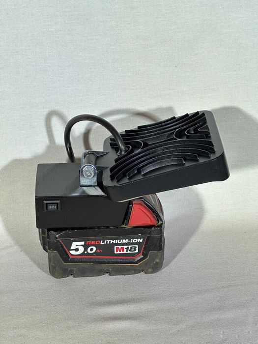 Lampa led do Milwaukee M18 2 tryby