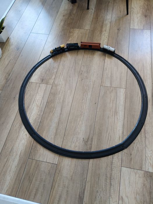 kolejka elektryczna na baterie marki Dromader.