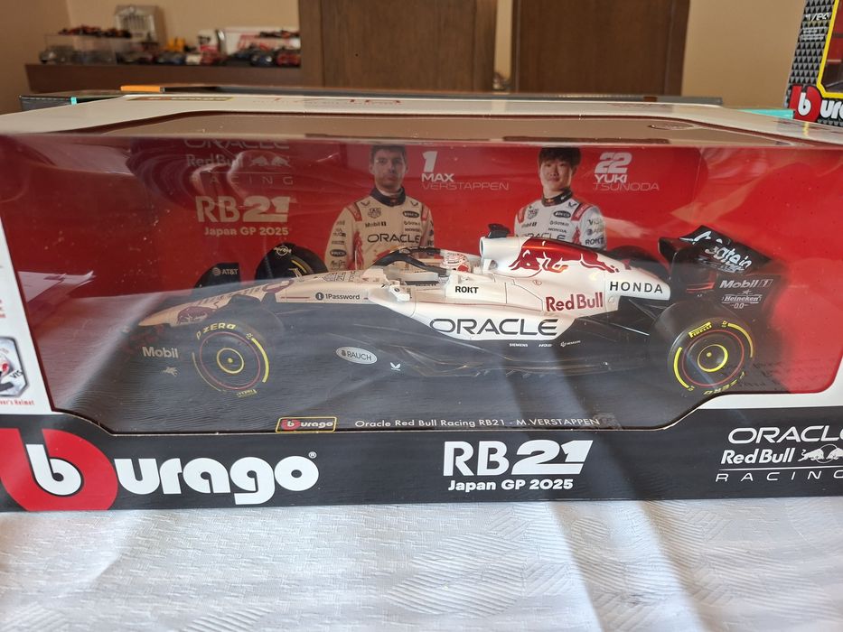 Bburago bolid F1 Red Bull RB21 GP Japonii 2025 skala 1;18, Max Verstappen