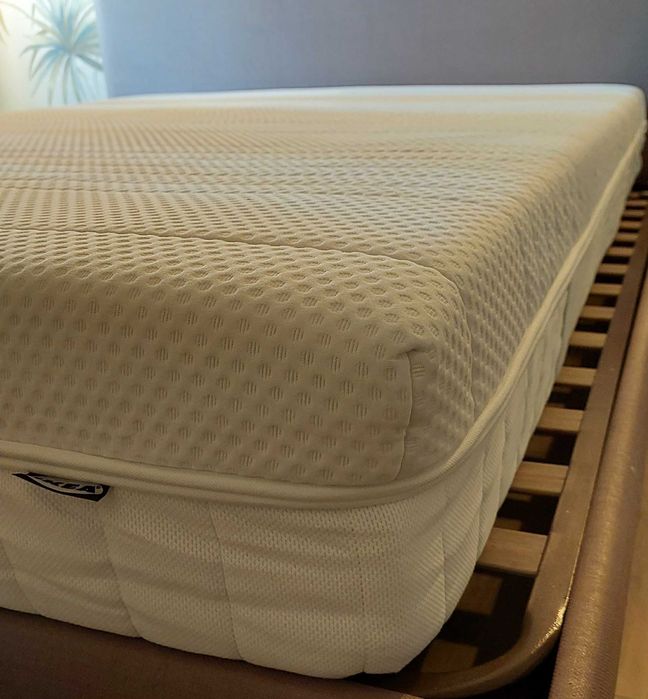 Colchão Híbrido, molas ensacadas e espuma, com pouquíssimo uso