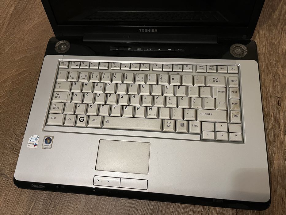 Computador portátil Toshiba A200-1EK a funcionar