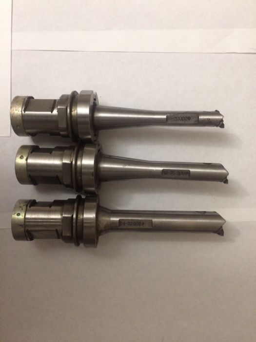 Оправка расточного станка с резцом