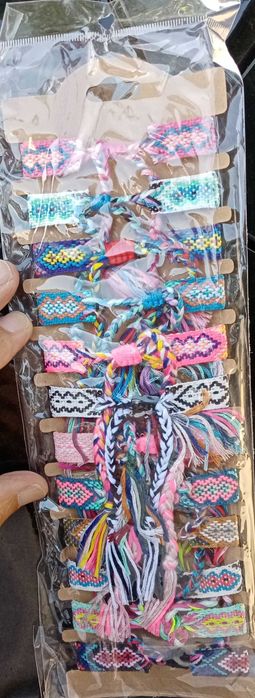 Pulseiras novas (doze)