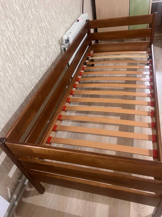 Продам ліжко дитяче з матрацом