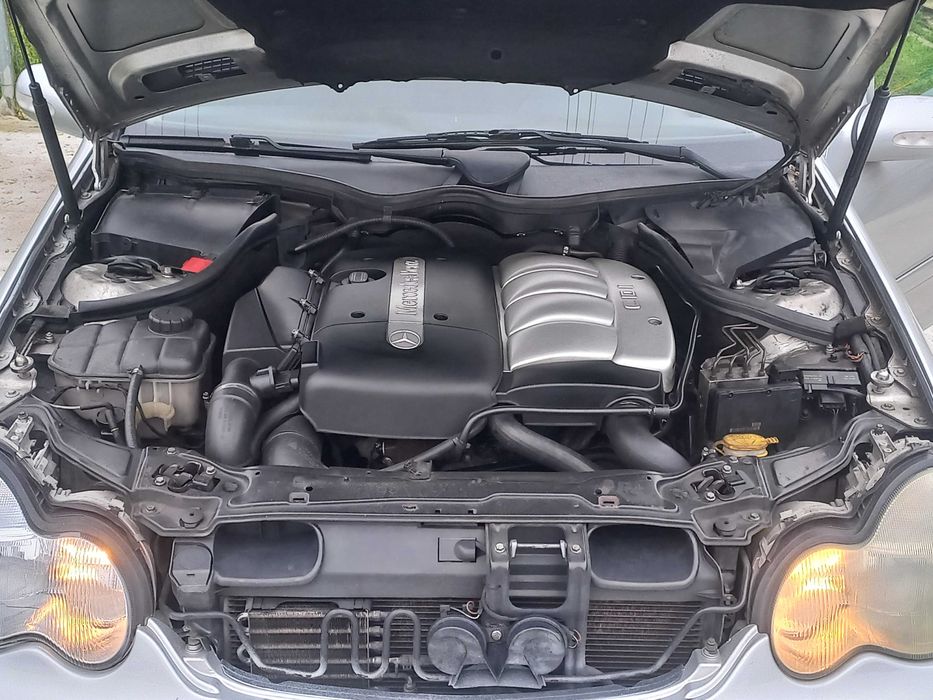 Mercedes C220 impecável