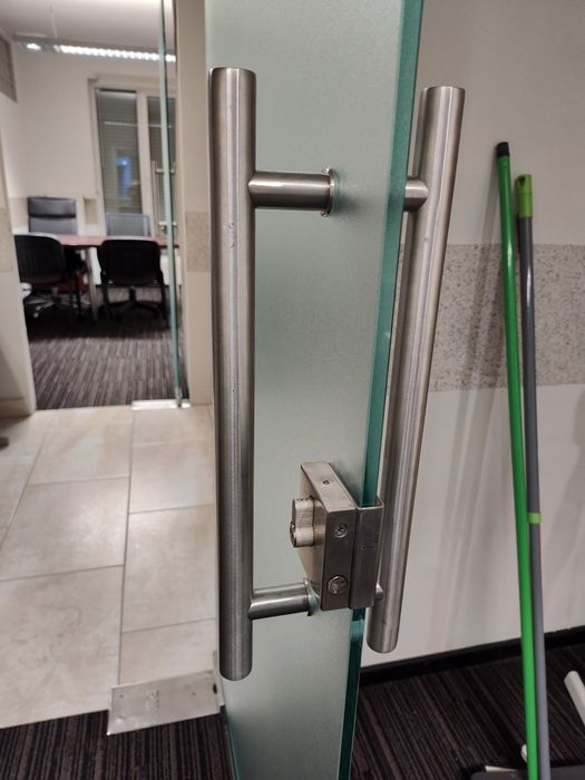 Drzwi szklane 208x82 cm oklejone