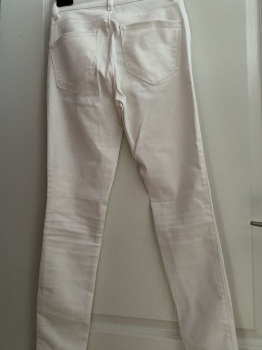 Białe spodnie damskie
