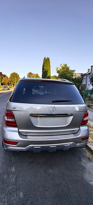 Mercedes ML ładny.