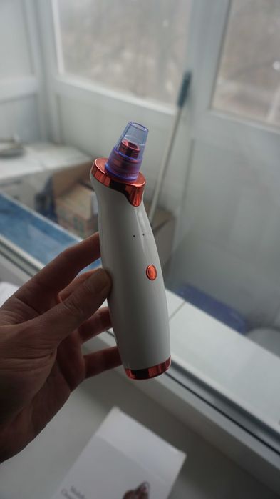 Вакуумний очищувач шкіри та пор. Вакуум для видалення чорних крапок