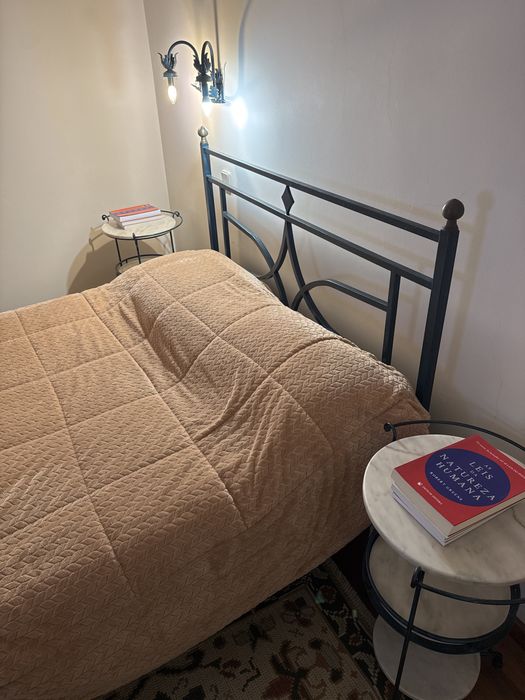 Conjunto de Cama de casal + duas mesinhas de cabeceira a