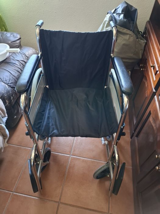 Cadeira de rodas como nova