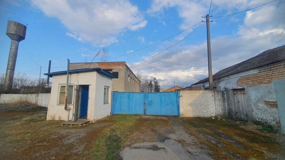 Виробничий комплекс (складські приміщення) в м. Рожище біля м.Луцьк (діл. 0,46га, пл.1347кв.м.)