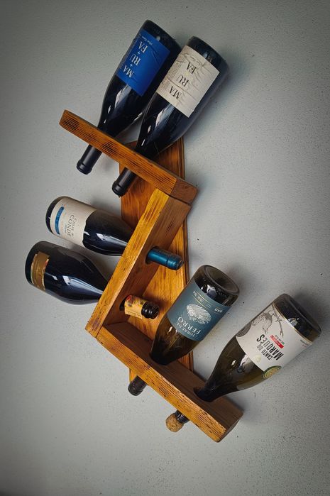 Garrafeira de Parede em Madeira