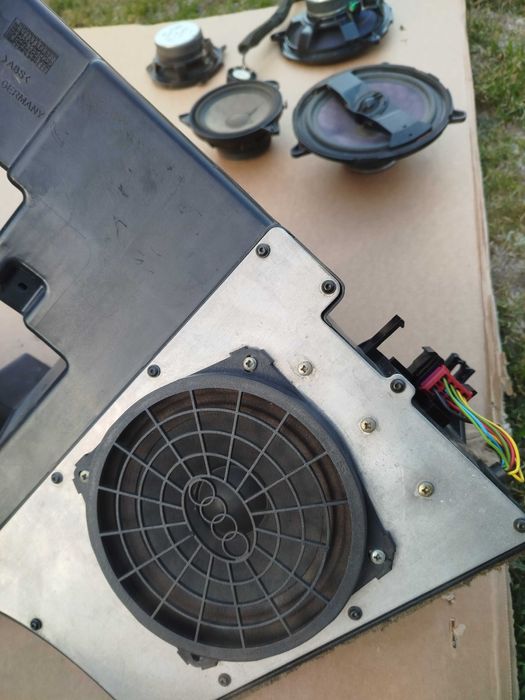 Audi A4 B5 Avant głośniki subwoofer wzmacniacz instalacja blaupunkt