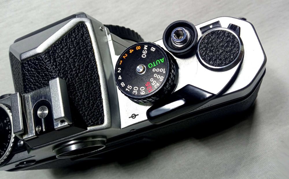 Nikon FE комплект боди