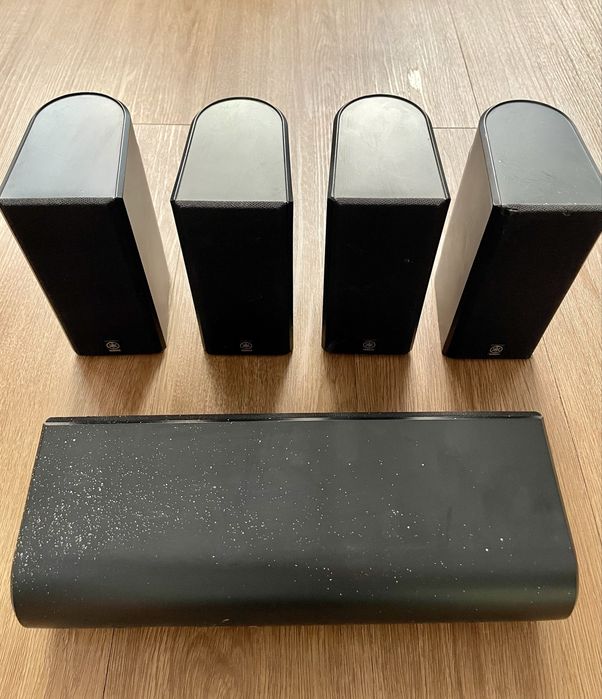 Conjunto Colunas Yamaha (5 unidades) – Sistema Home Cinema