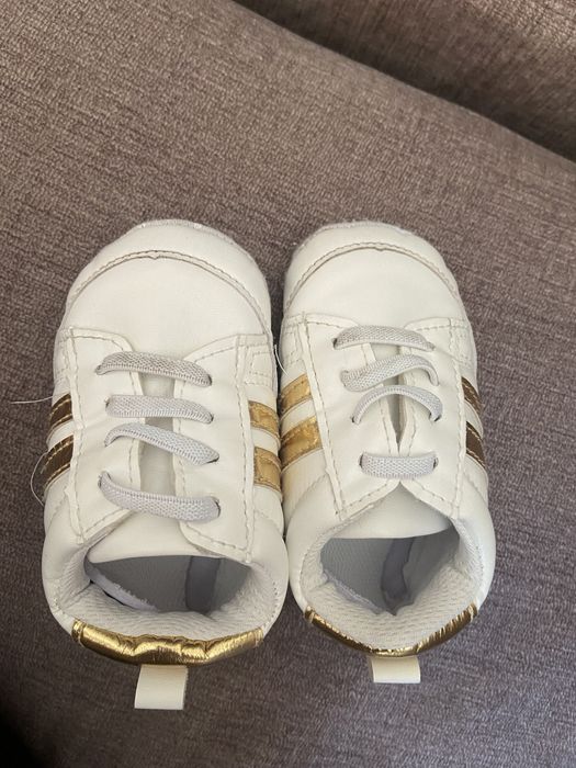 Tenis de bebe brancos
