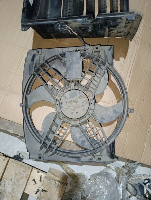 Вентилятор охлаждения с жалюзями BMW 3 E46 1997-2003 2.0D Оригинал.