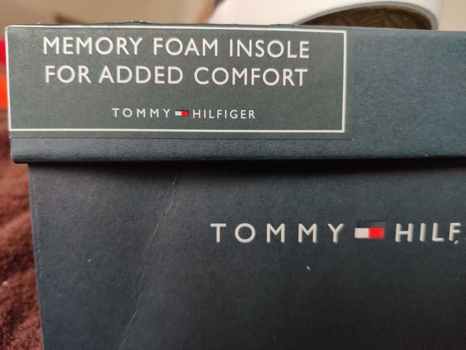 Tommy Hilfiger ОРИГІНАЛ снікерси,42й розмір (9 USA) 27-27.5 см