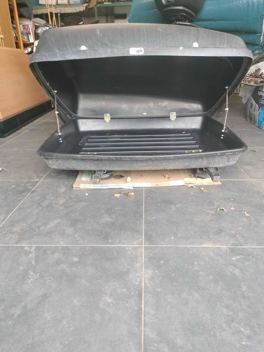 Mala transporte de tejadilho automóvel