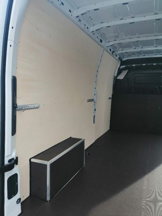 Kompleksowa zabudowa auta dostawczego Renault Master L3H2 i innych