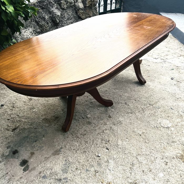 Mesa de Jantar Oval em Madeira