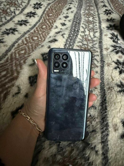 Продам телефон Realme 8