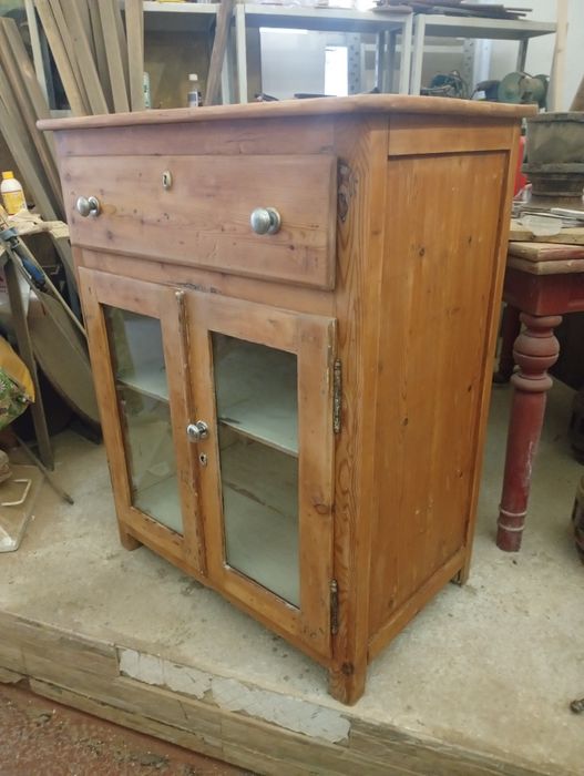 Armário rústico em madeira