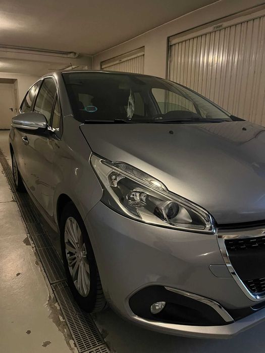 Peugeot 208 Signature