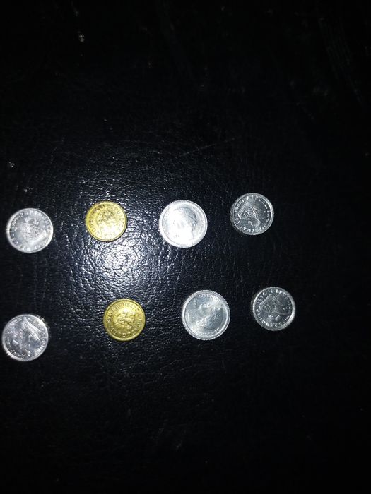Moedas mini de escudos verdadeiras