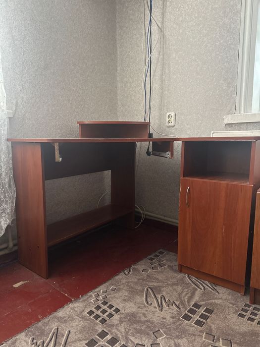 Компʼютерний стіл